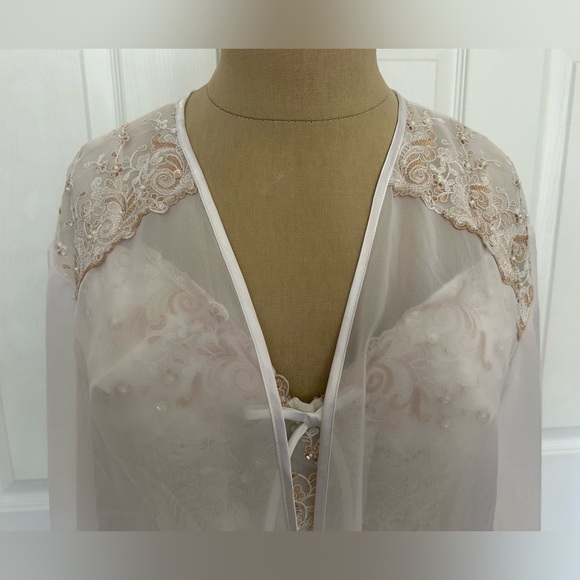 Seductive Wear Slip & Robe - Picture 8 of 16